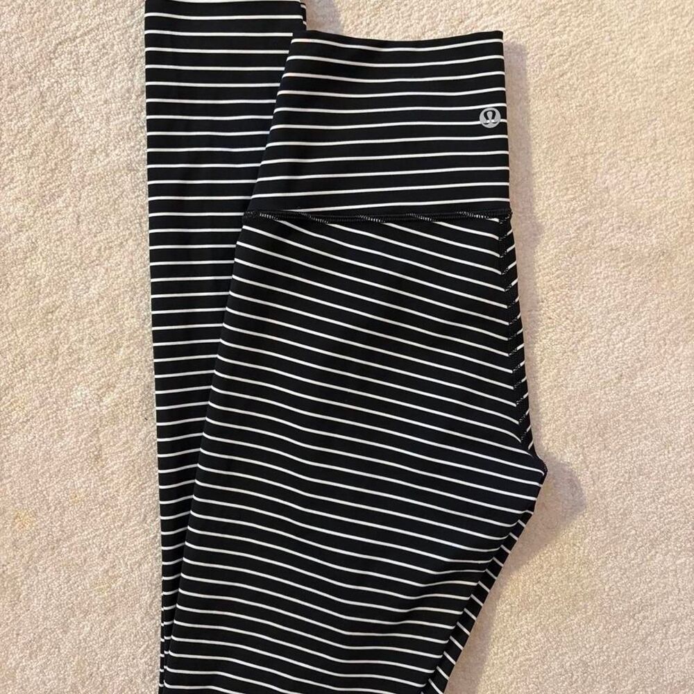 Lululemon Black and White Stripe Wunder-Under Tight